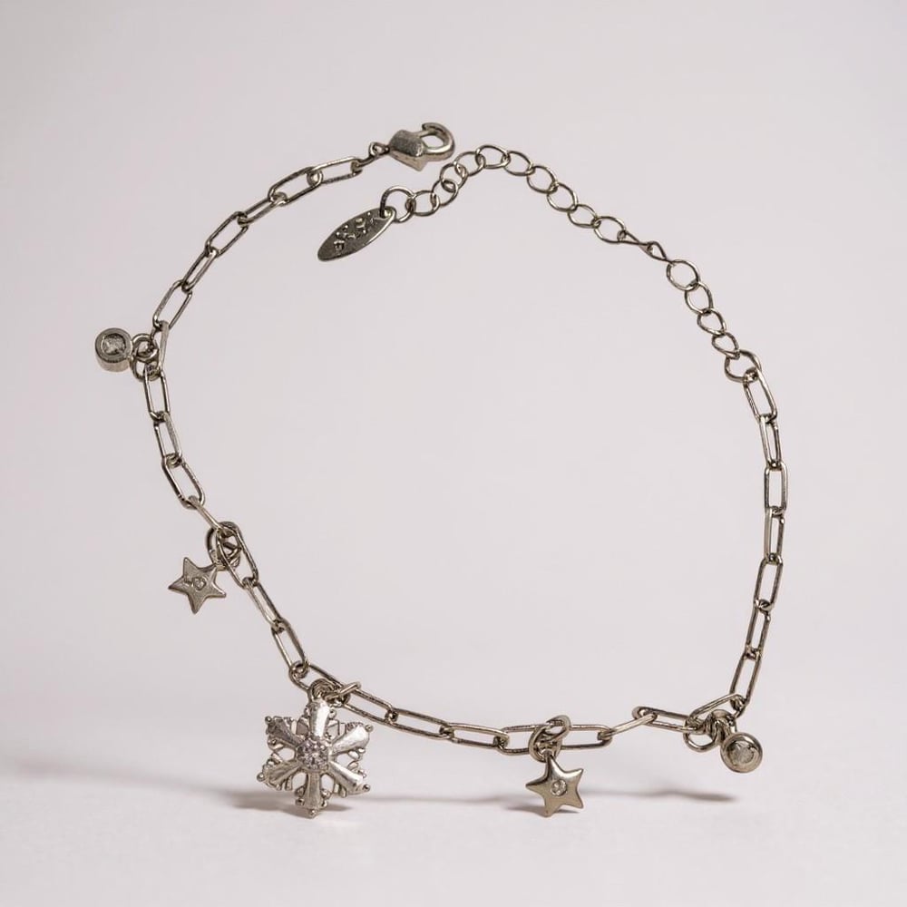 Özel Seri VİP Kalite Taşlı Yıldız Model Charm Sallantılı Silver Bileklik