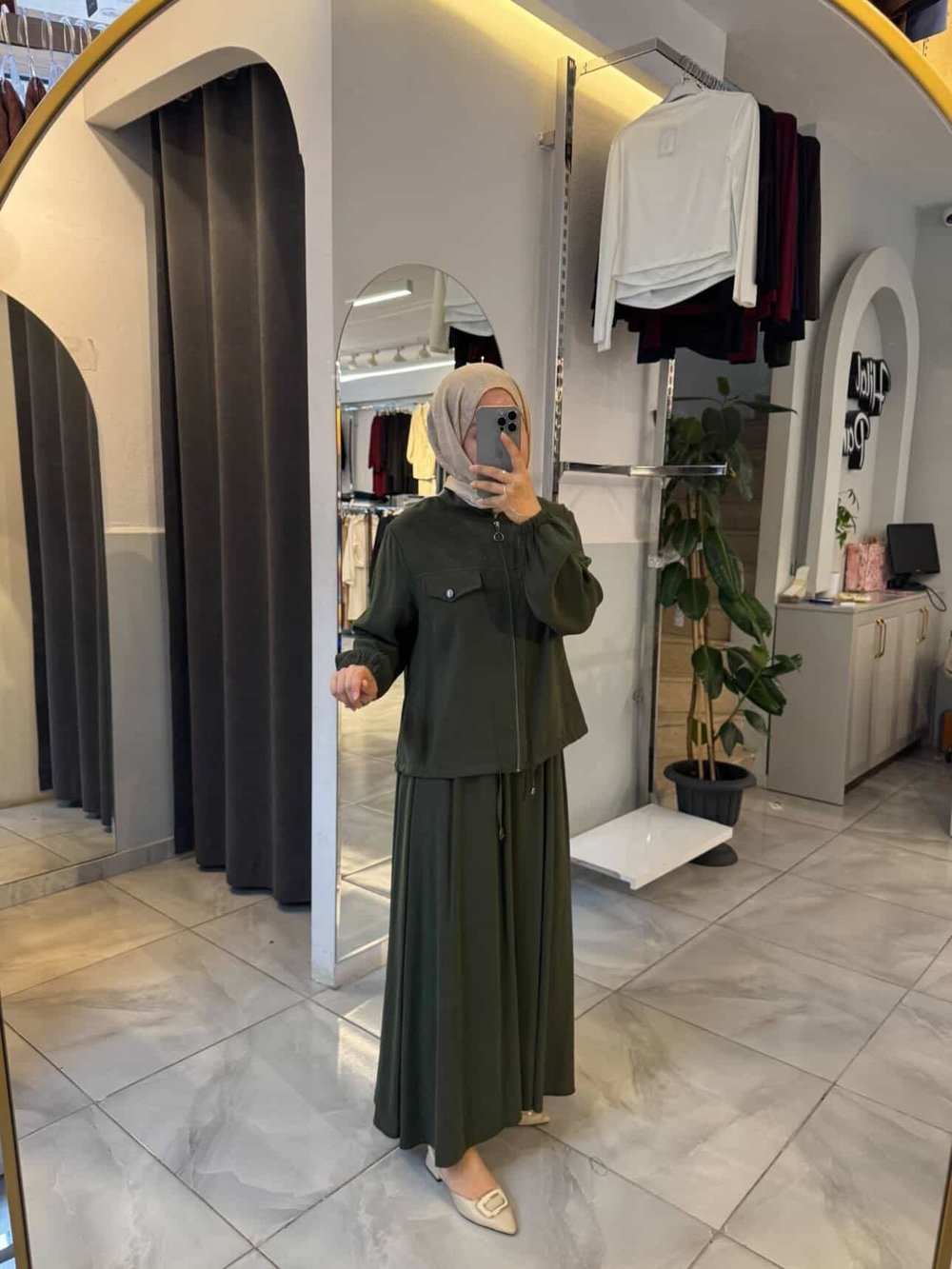 HİRA ETEKLİ TAKIM