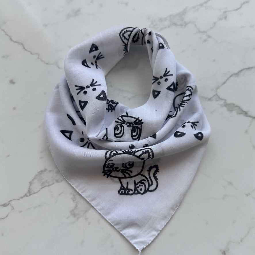 Beyaz Renk Kedi Figürlü %100 Koton Bandana