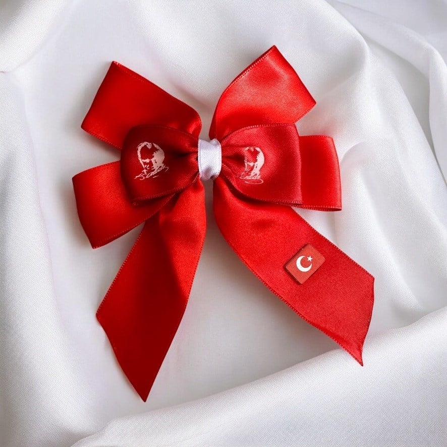 Kırmızı Renk  Atatürk Portreli Kuyruk Kısmı Ay Yıldızlı Fiyonk Model Klipsli Toka