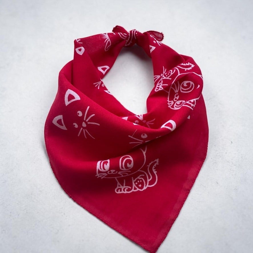 Kırmızı Renk Kedi Figürlü %100 Koton Bandana