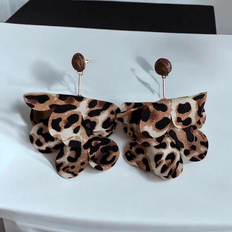 Leopar Desenli Sallantılı Küpe