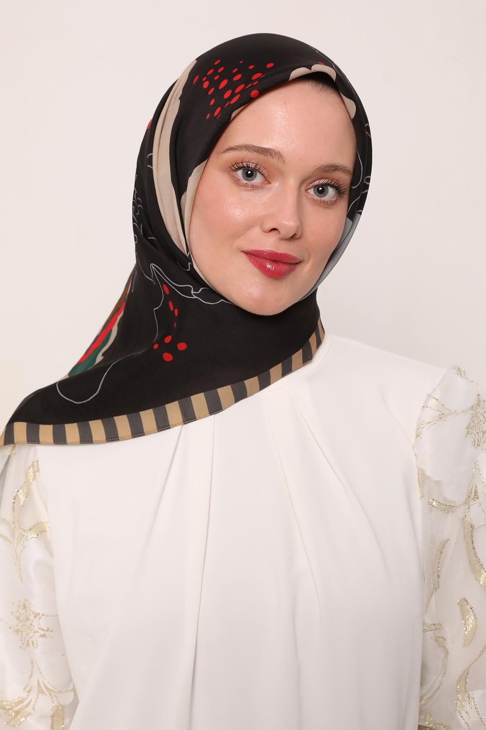 Flora Eşarp | Sonsuz Siyah