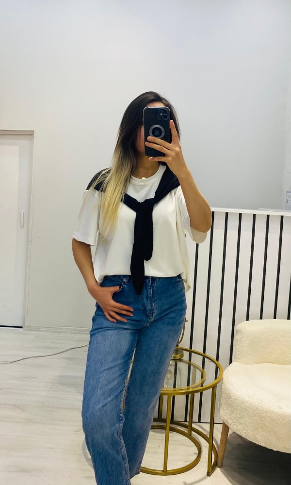 Fular Detay T-Shirt-Siyah
