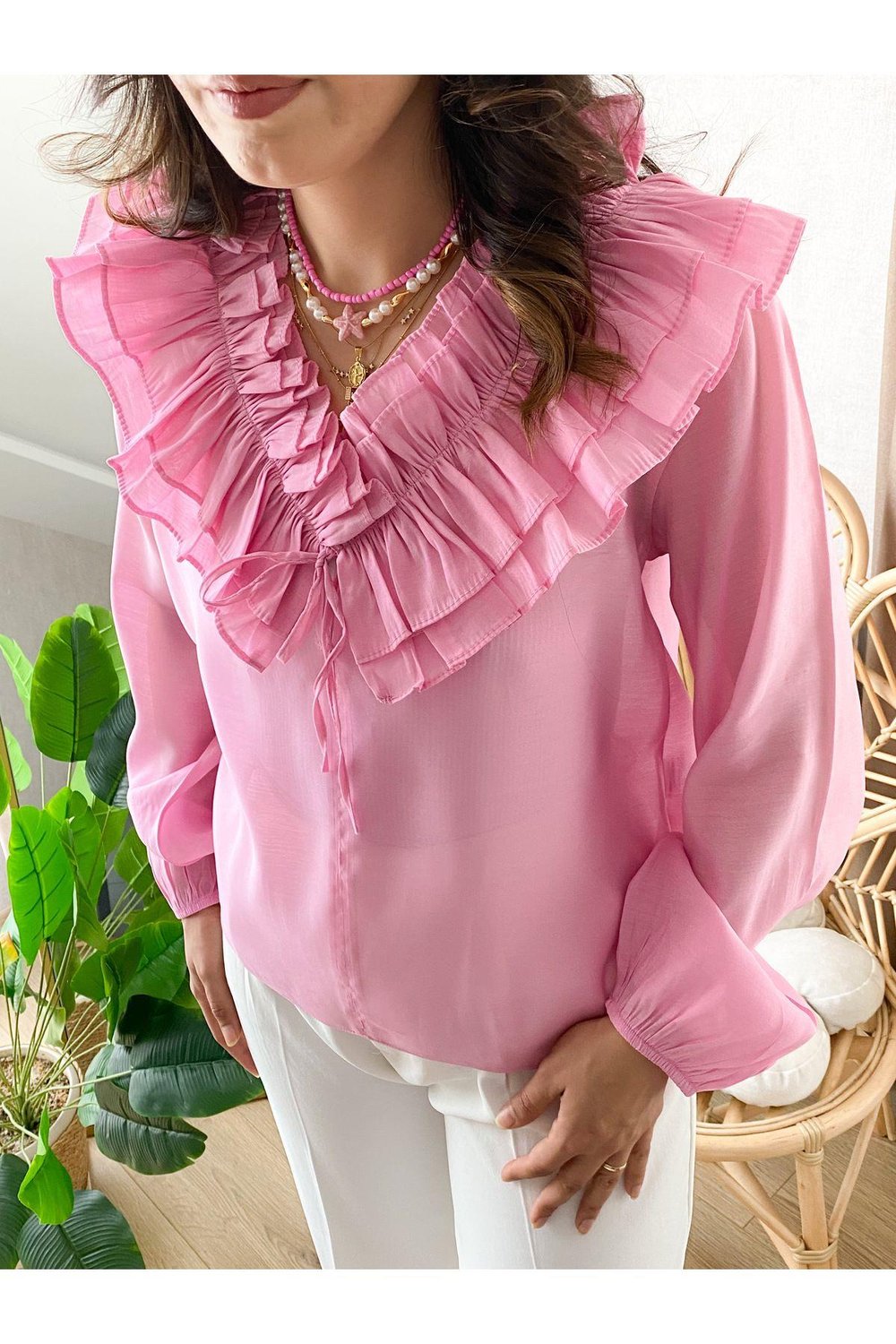 pembe yakası fırfırlı bluz