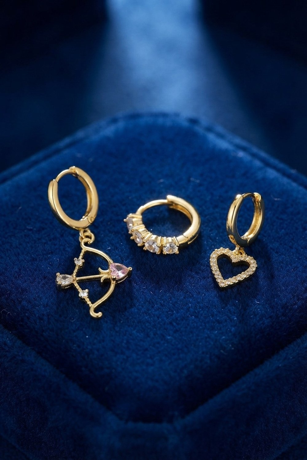 3 lü Set Küpe Gold Renk Eros Yay Detaylı