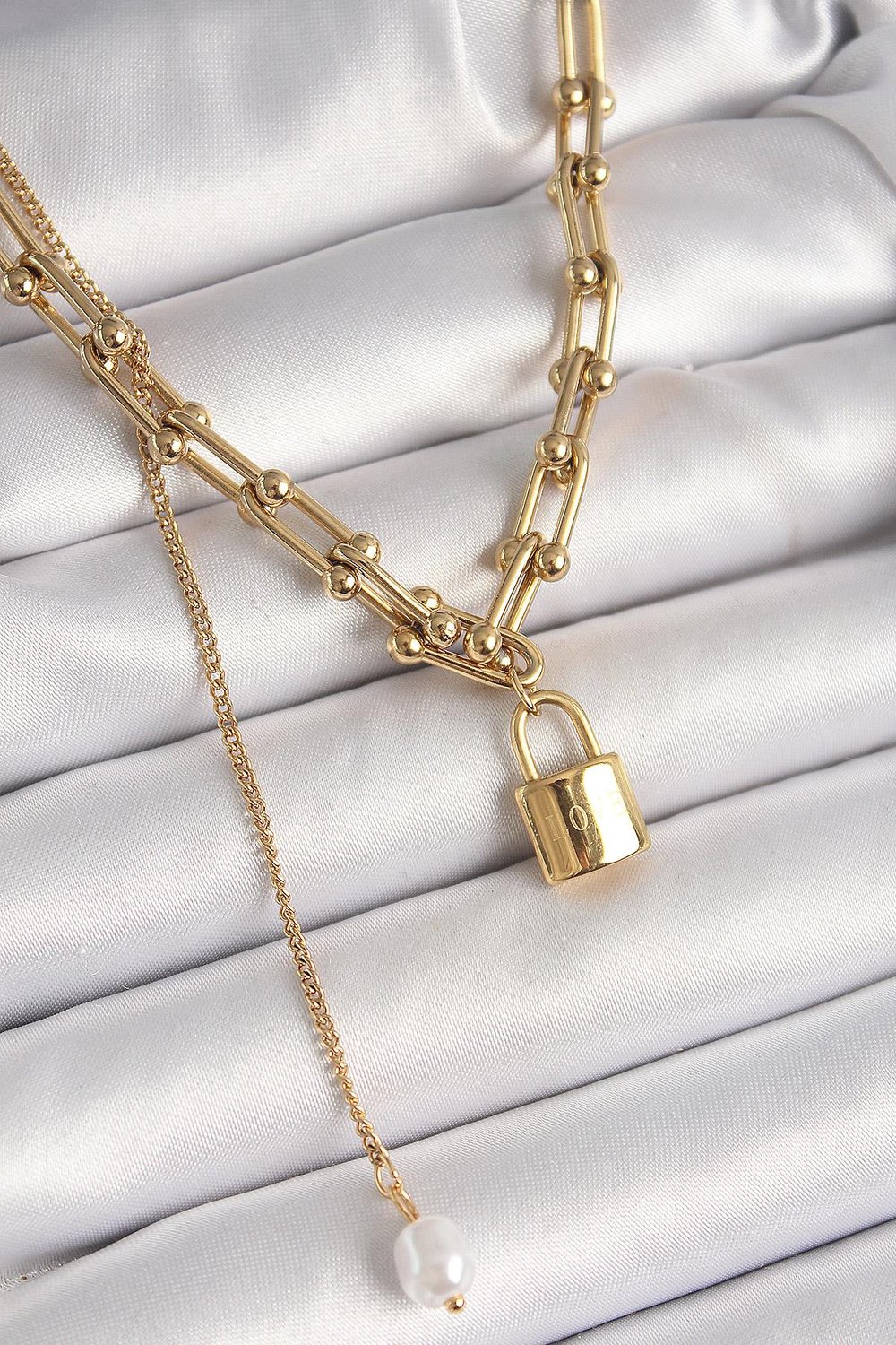 316L Çelik Gold Renk Tifany Zincir Model Kilit Figür Sallantı İnci Detay Kadın Kolye