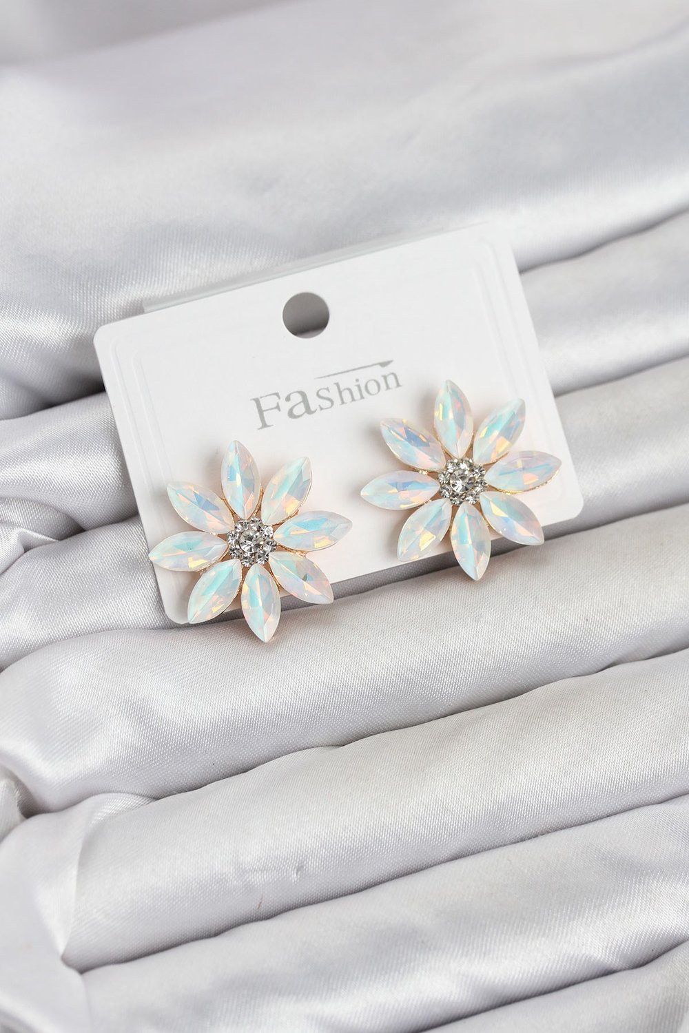 Beyaz Renk Kristal Taşlı Lotus Çiçek Model Kadın Küpe
