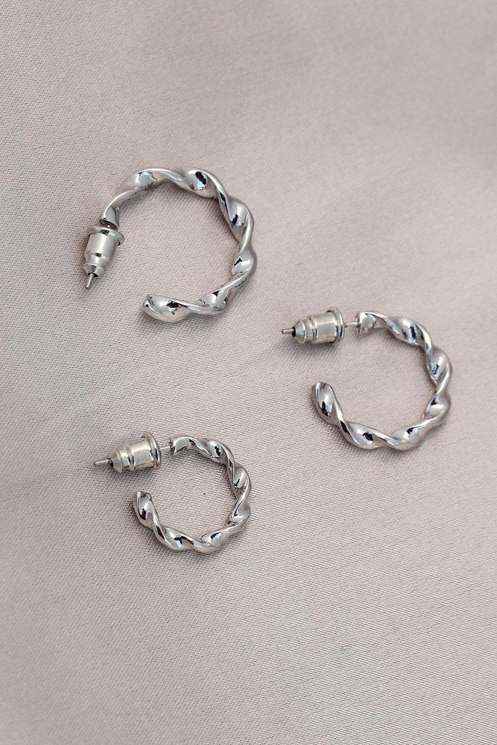 Burgu Model Gümüş Metal Küpe Seti