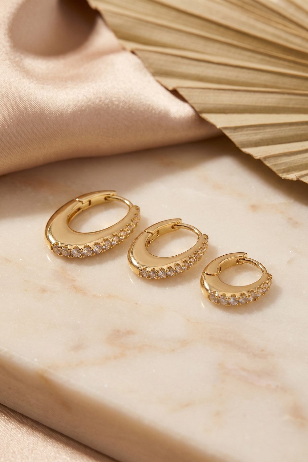 Gold Renk Oval Halka Model Zirkon Taşlı 3 lü Küpe Set