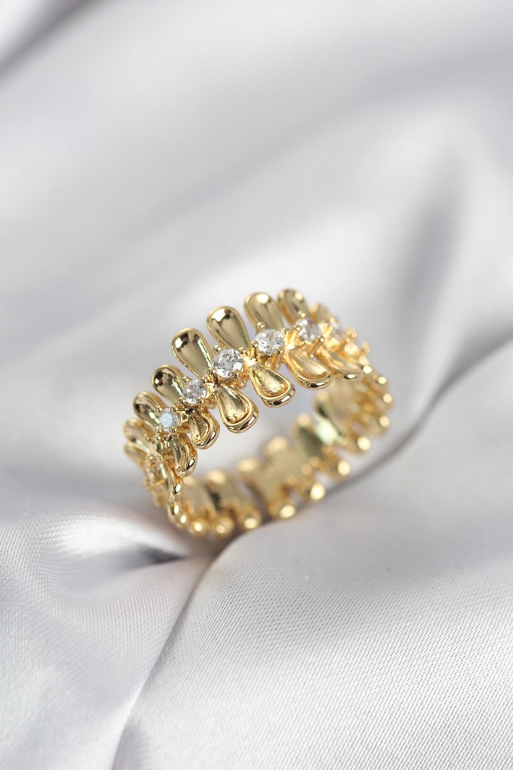 Gold Renk Zirkon Taşlı Sıralı Damla Model Kadın Yüzük