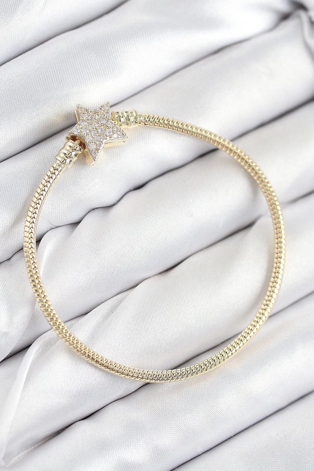 Pirinç Charm Zirkon Taşlı Yıldız Model Gold Renk Kadın Bileklik