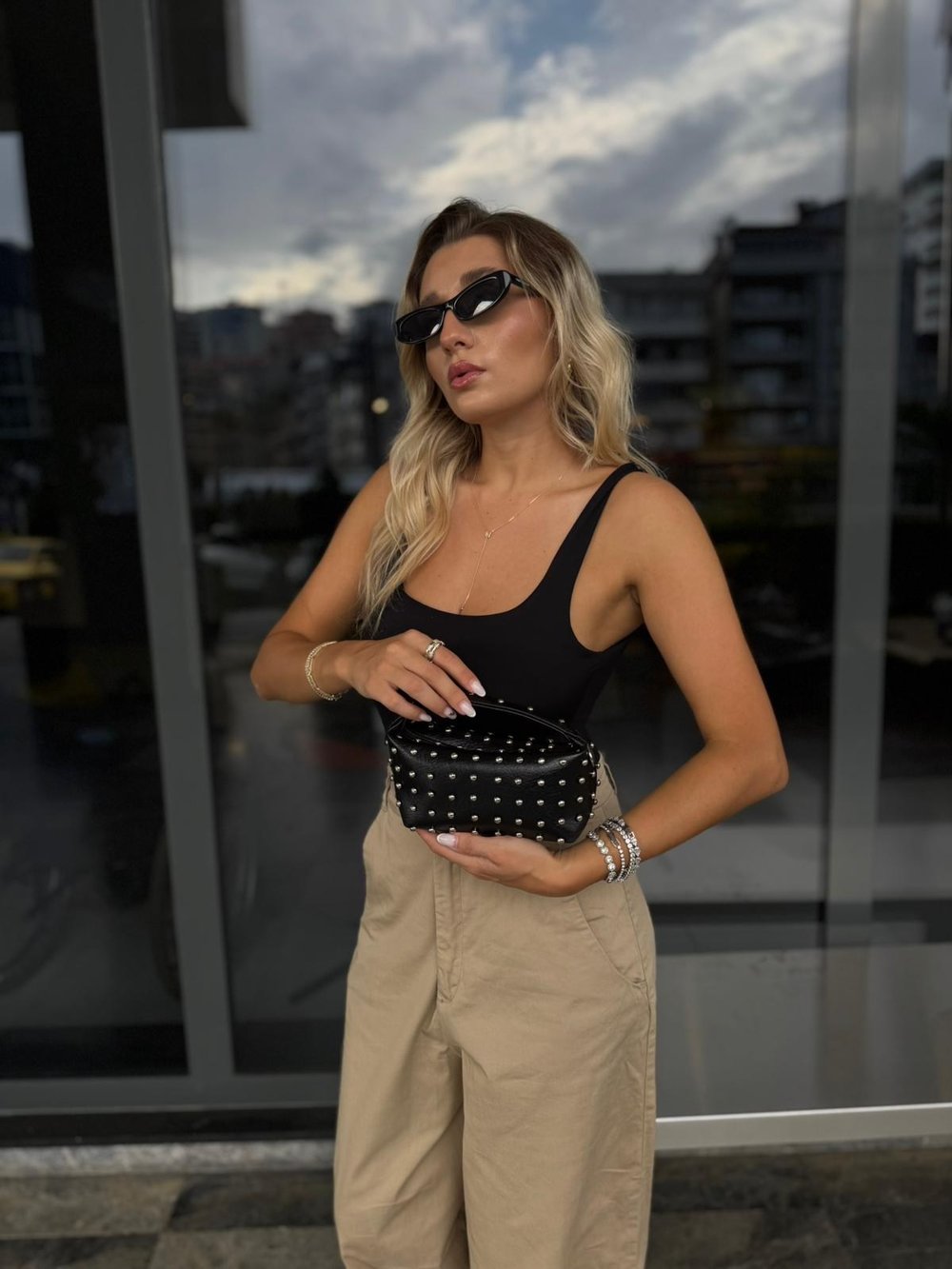 Siyah Metal Troklu Berry Çanta