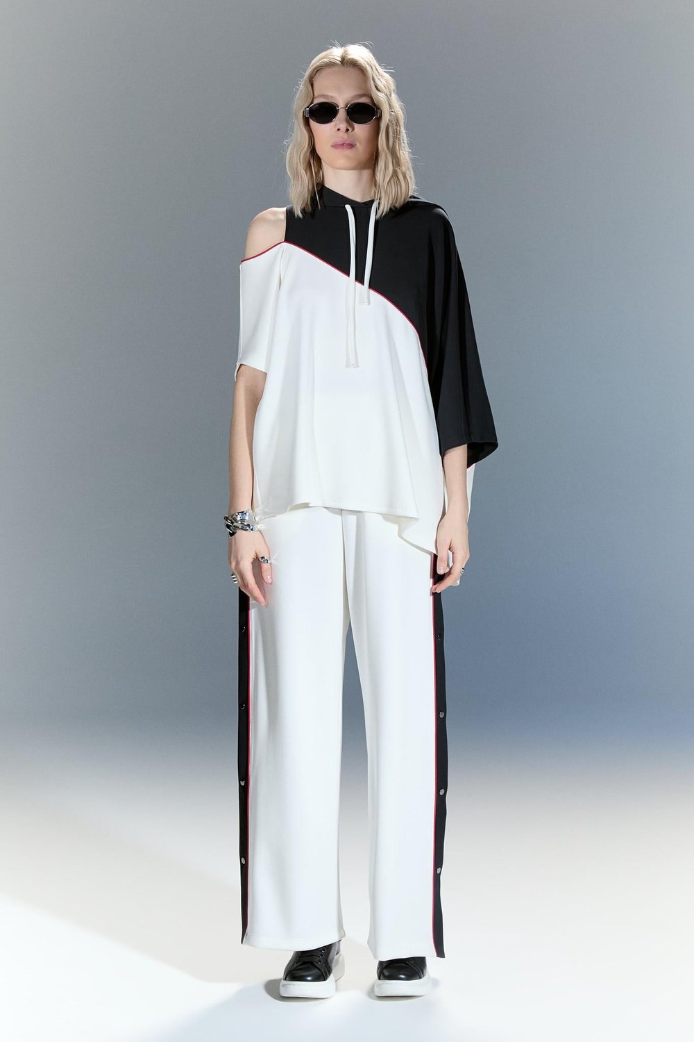 Tek Omzu Açık Kapüşonlu Oversize Bluz