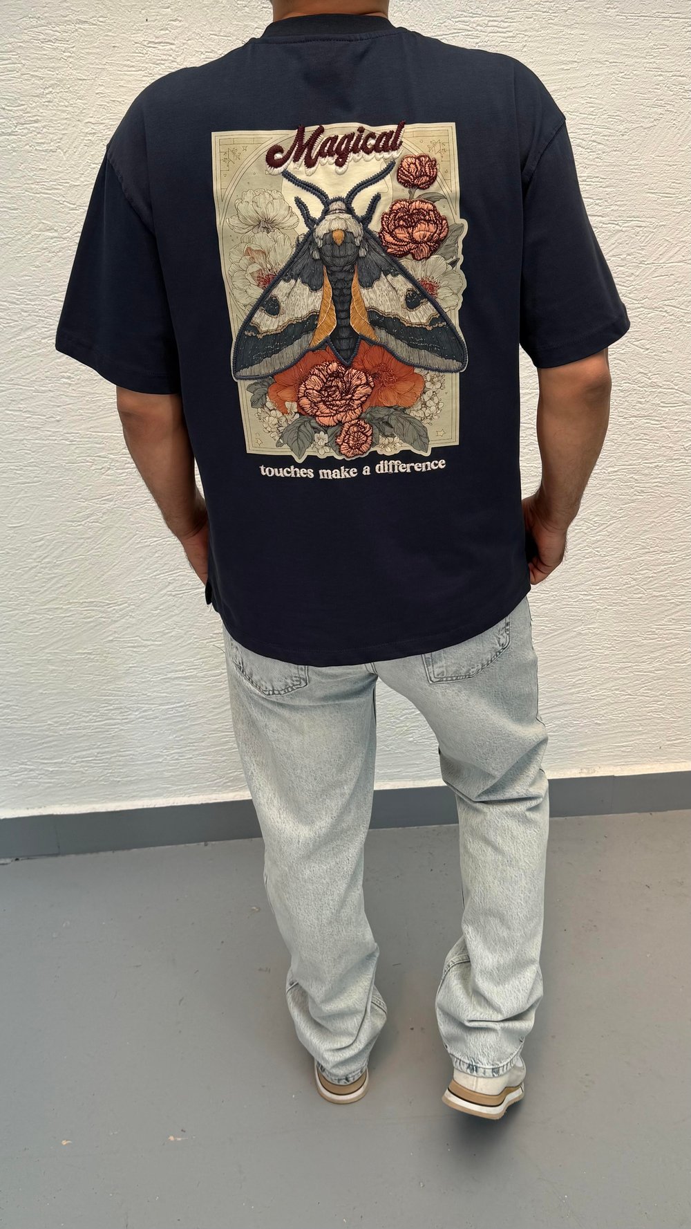 Oversize Baskı ve Nakış Detay T-Shirt
