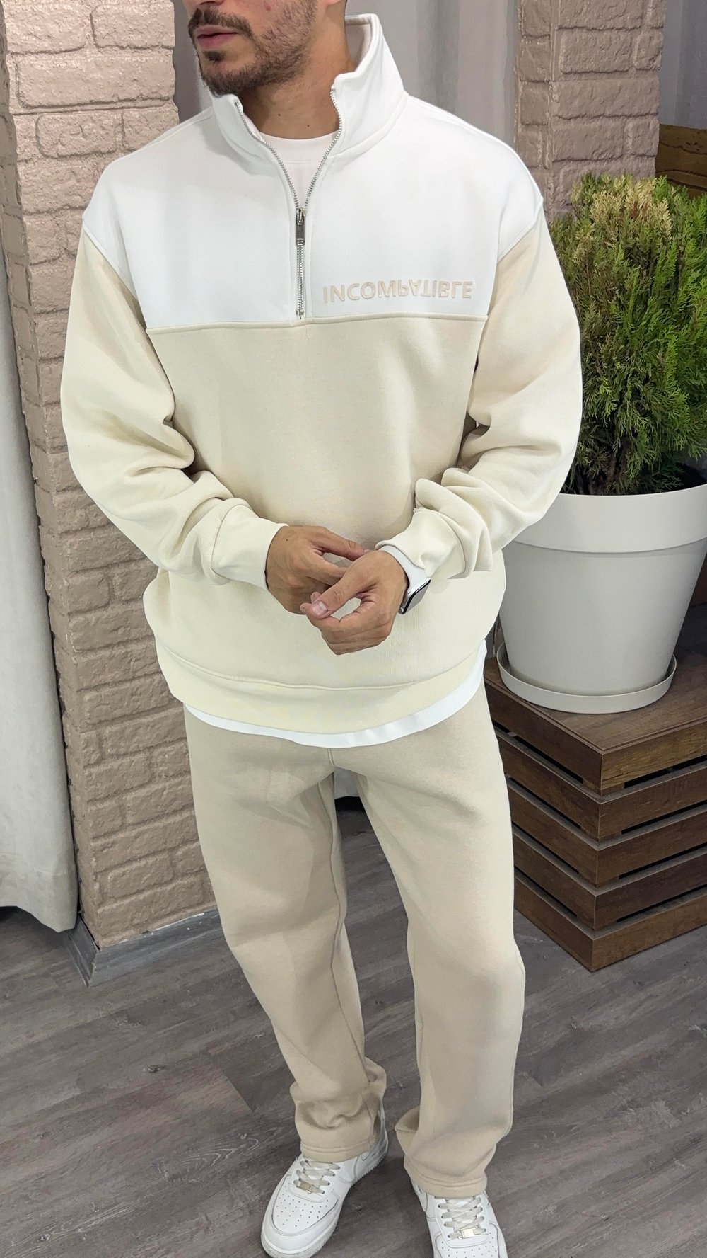 Sweatshirt