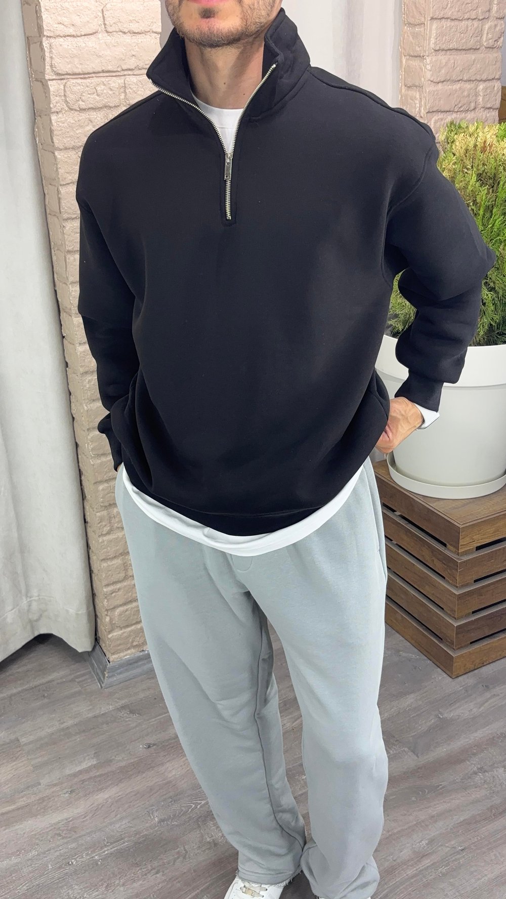 Sweatshirt