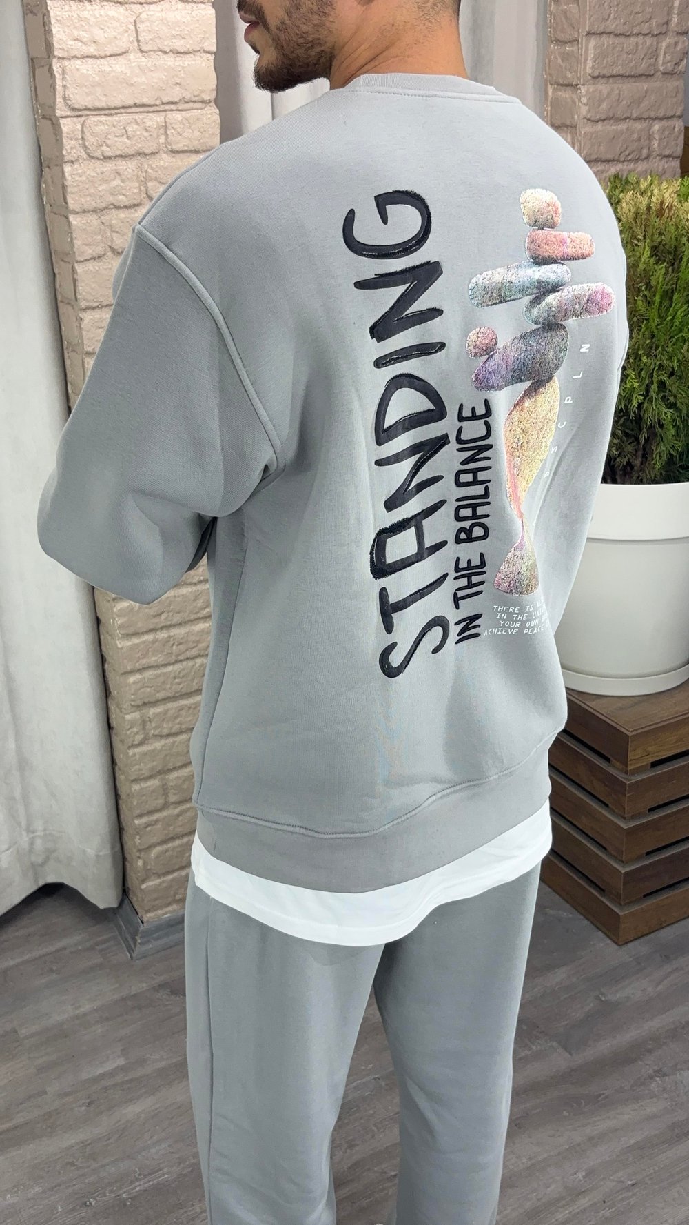 Sweatshirt