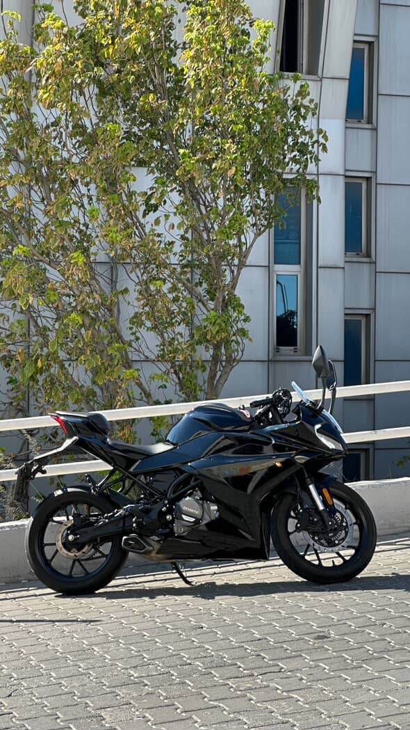 CFMOTO 250SR PARLAK SİYAH KAPLAMA CAST FOLYO 