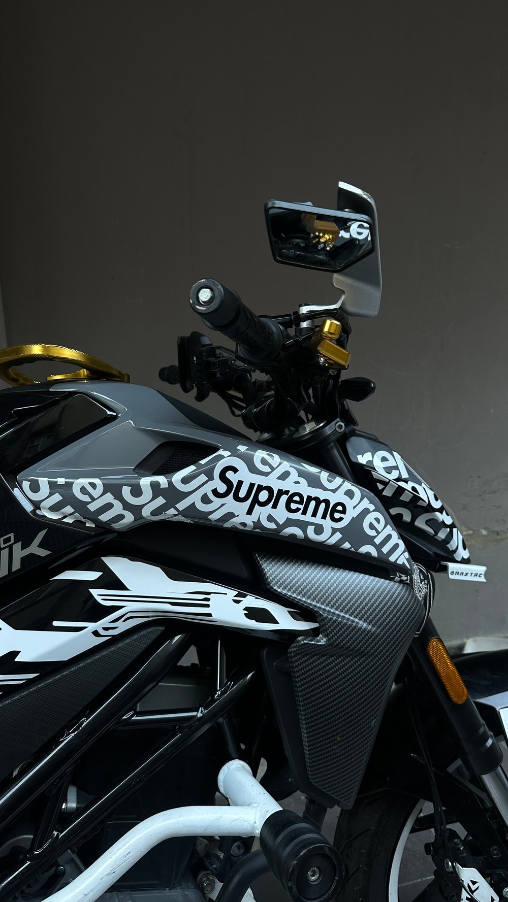 CFMOTO NK250 2023-2026 YAN GRENAJ SUPREME STICKER ETİKET MODELİ BEYAZ RENK