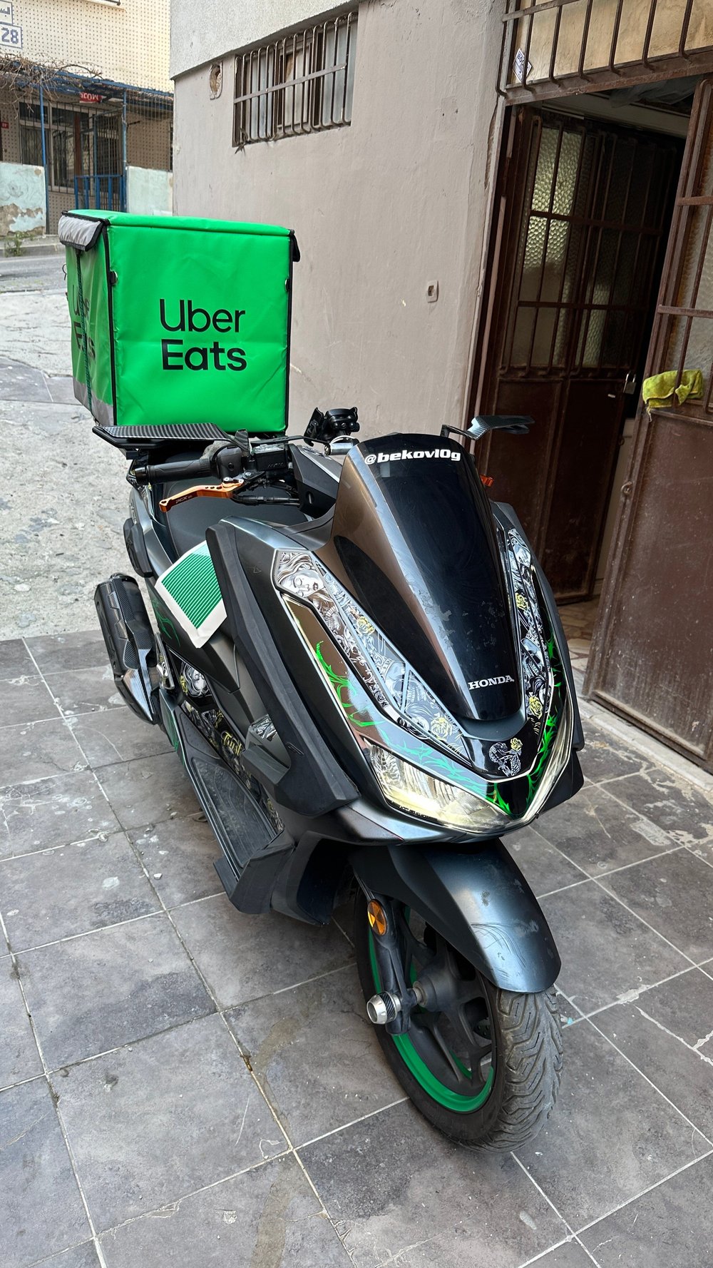 HONDA PCX 2025-2026 ÖN FAR STICKER ÇİFT RENK YEŞİL SİYAH TRİBAL DESEN ETİKET MODELİ ŞEFFAF FAR FİLM