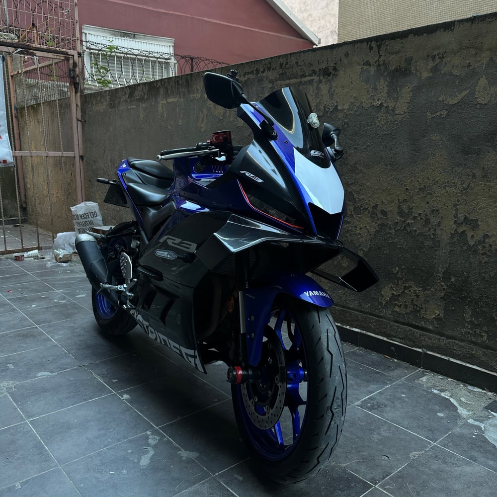 YAMAHA YZF-R25 ÖN KAFA BEYAZ STİCKER ETİKET MODELİ ÜÇGEN YARIŞ DESEN 1 ADET