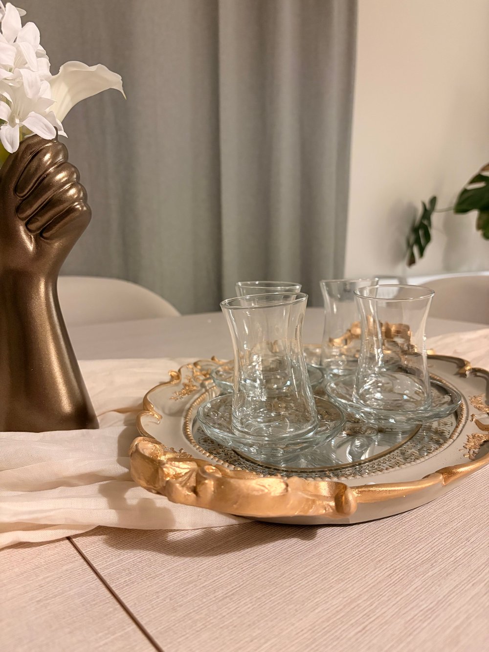 Oval Aynalı Kulplu Dekoratif Tepsi – Vizon & Altın Varaklı (48x29 cm)