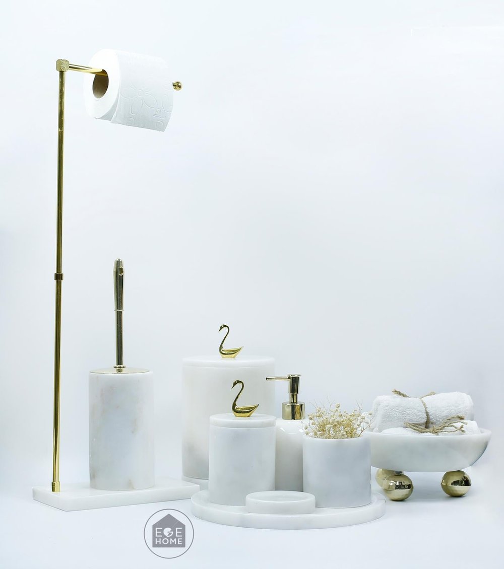 DEKORAFİT BEYAZ MERMER 7 PARÇA BANYO SETİ WC HAVLULUK-KASE GOLD KUĞ