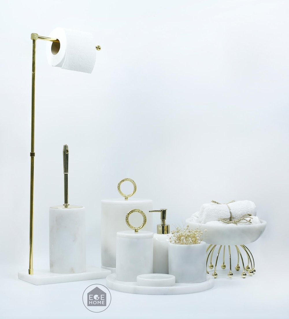 DEKORAFİT BEYAZ MERMER 7 PARÇA BANYO SETİ WC HAVLULUK-KASE STANDTLI GOLD HALKA
