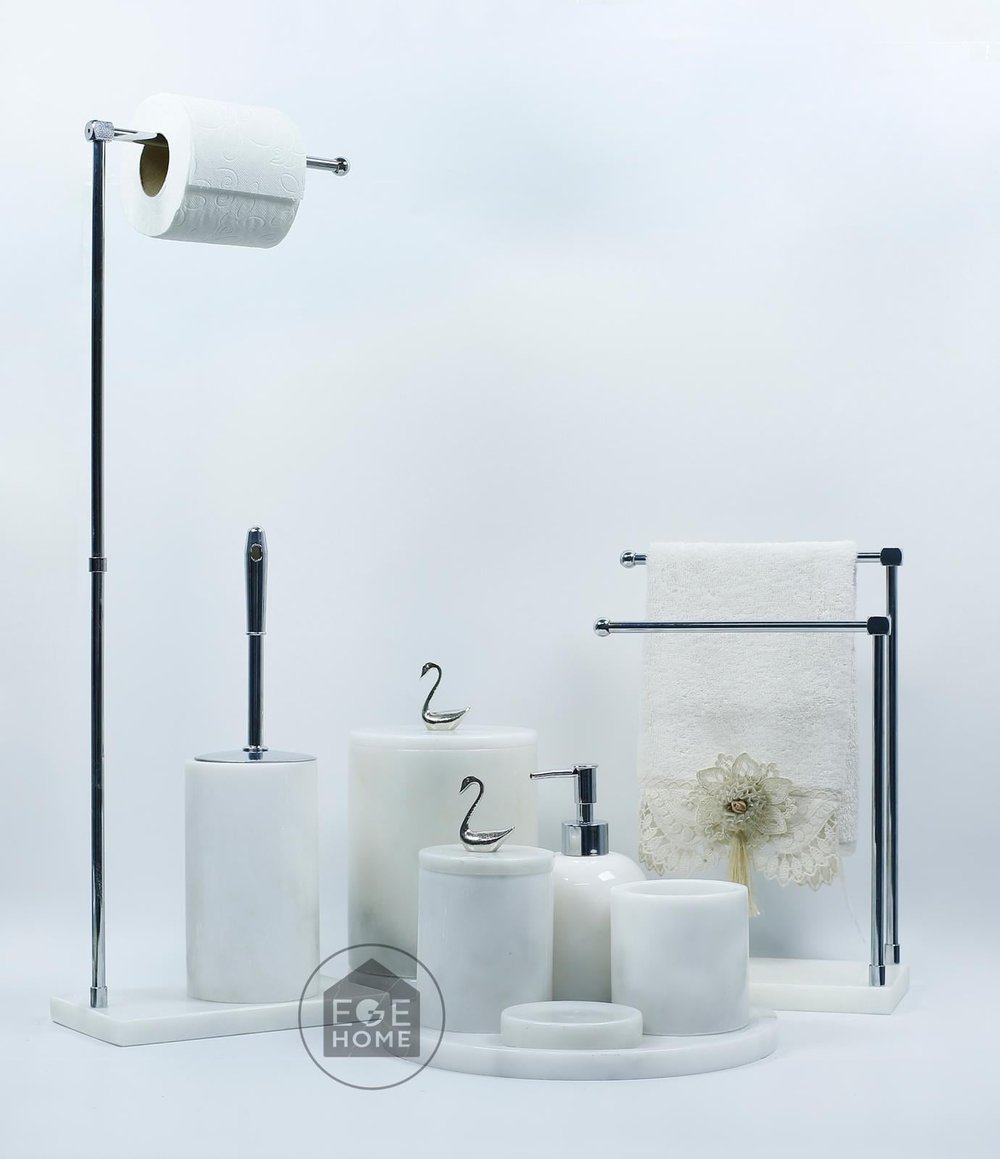 DEKORAFİT BEYAZ MERMER 7 PARÇA BANYO SETİ  WC HAVLULUK- İKİLİ HAVLULUK GÜMÜŞ KUĞ