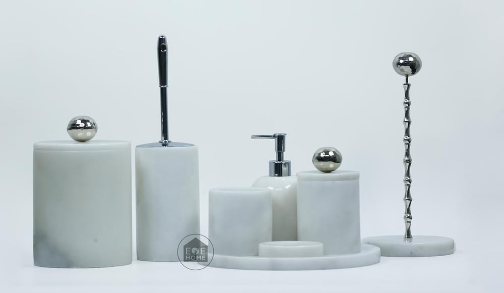 DEKORAFİT BEYAZ MERMER 8 PARÇA BANYO SETİ GÜMÜŞ DİSKO TOPU