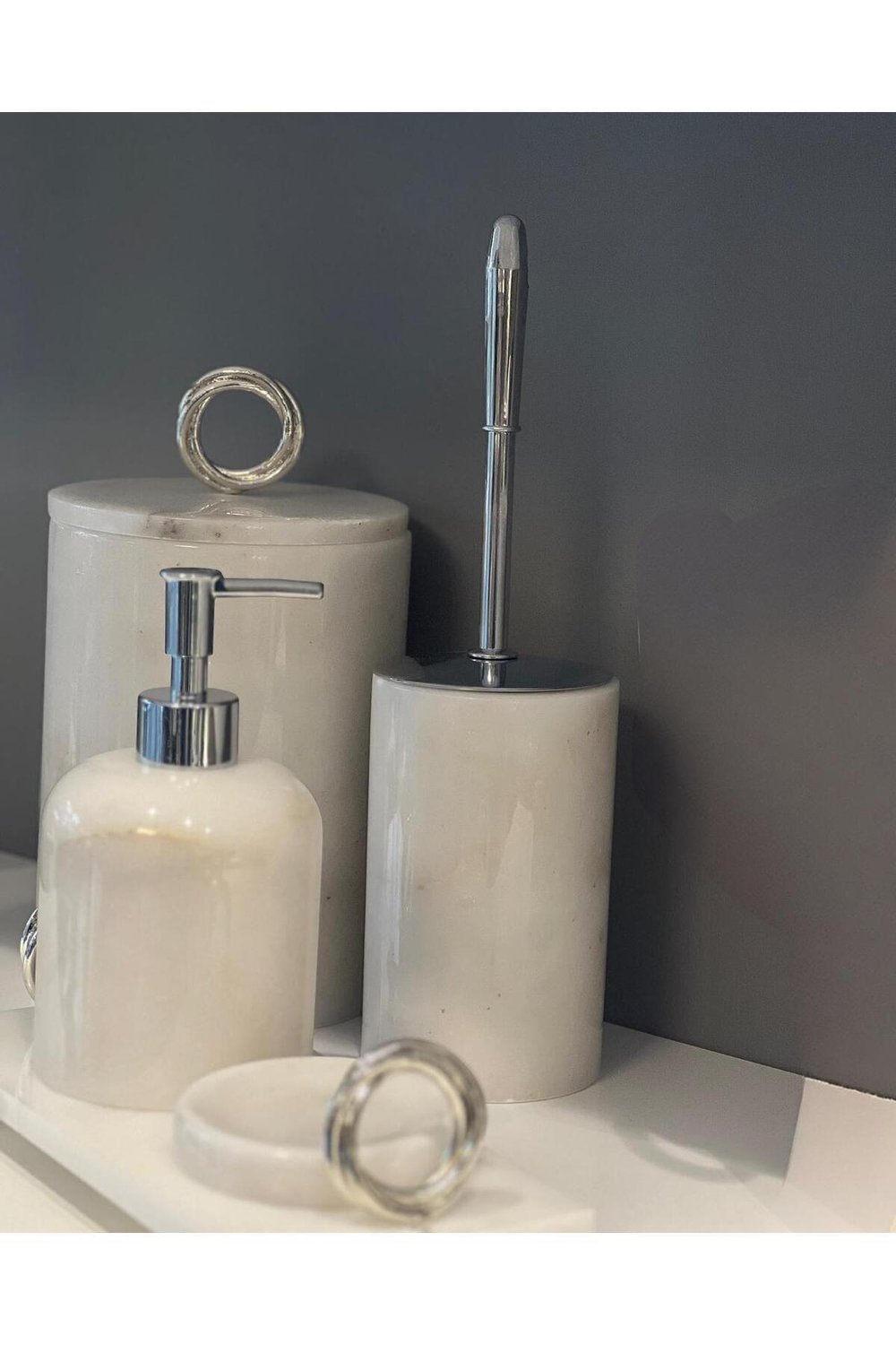 DEKORATİF DOĞAL BEYAZ MERMER GÜMÜŞ IŞILTILI  AKSESUAR DETAYLı MERMER BANYO SETİ /MERMER BANYO TAKIMI