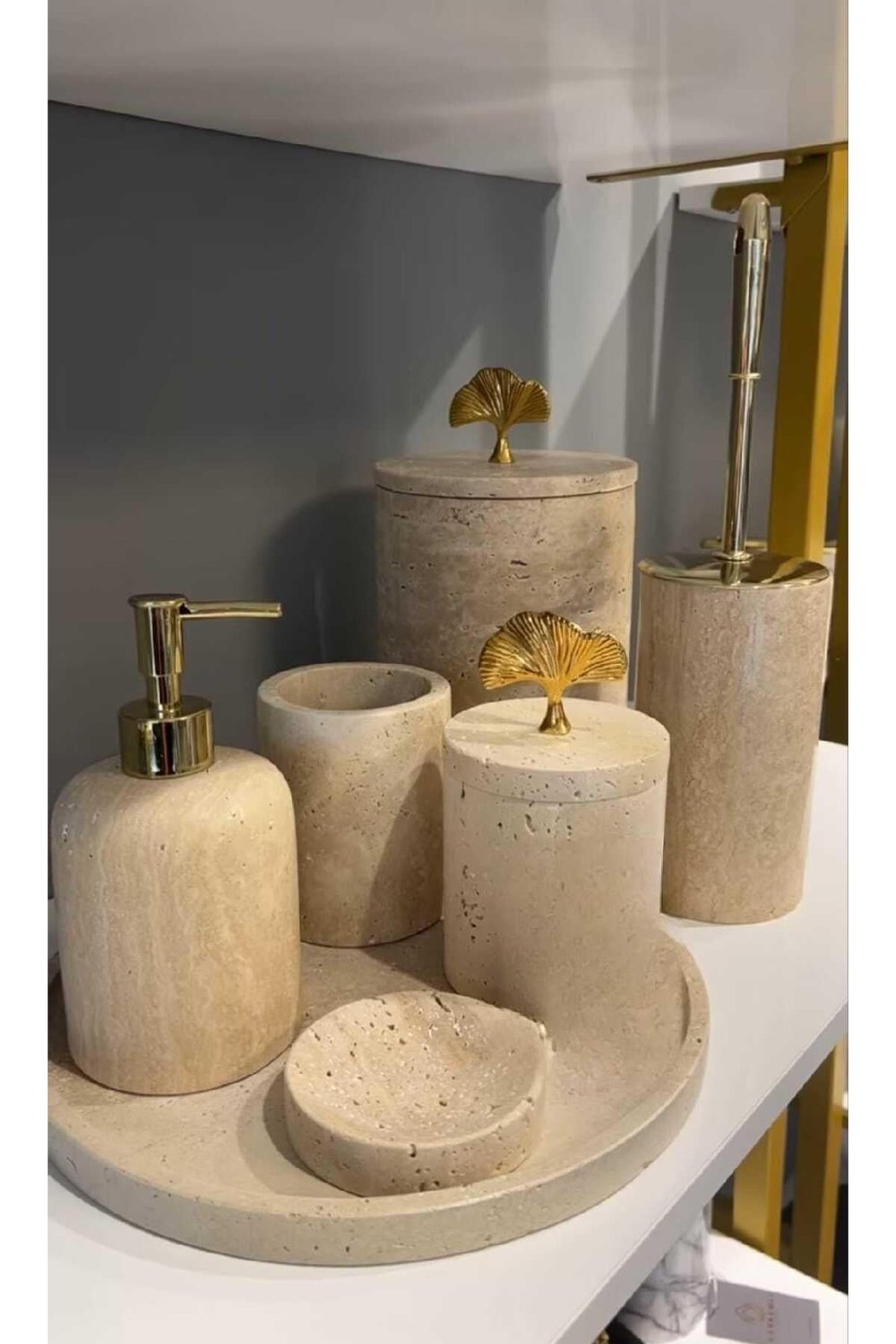 Doğal Traverten Mermer Yaprak Detaylı 7li Mermer Banyo Seti