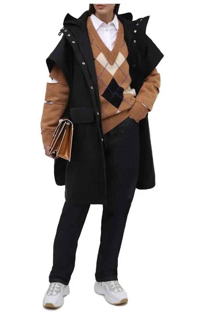 Burberry Iconic Horseferry Hooded Cape - 8038393
