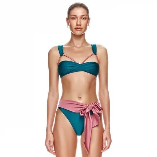 Selia Richwood Ava Fondale Bikini