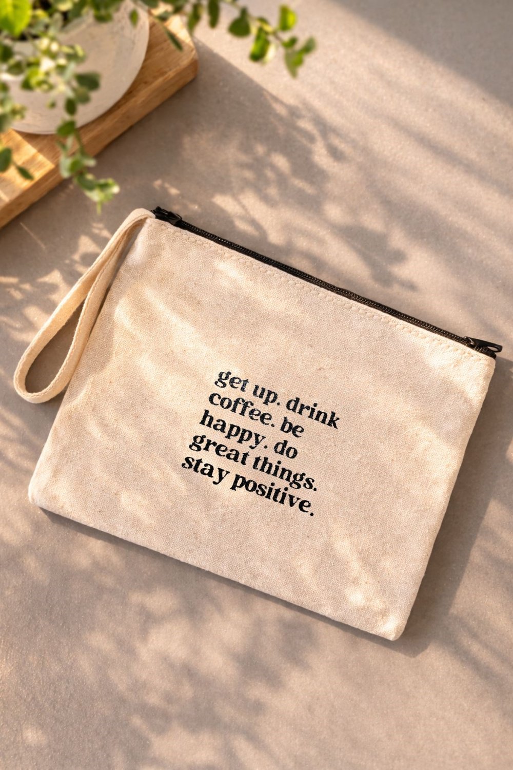 Get Up Drink Coffee Stay Positive Bez Makyaj Çantası – Kahve Temalı Fermuarlı Bez Organizer