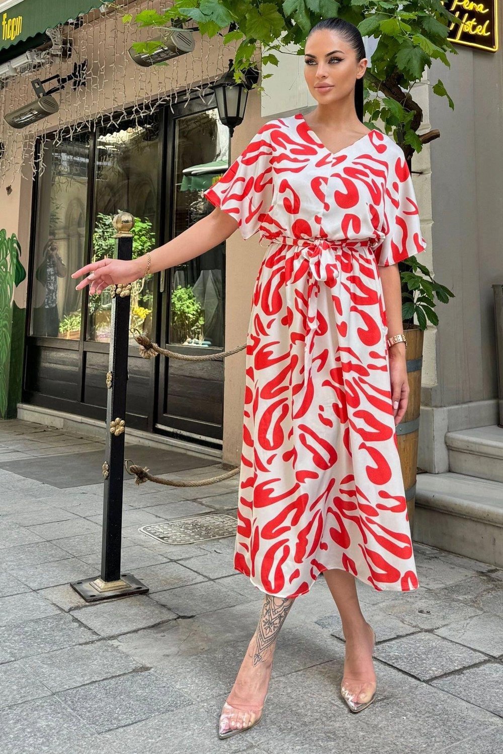 kadin-kirmizi-elbise-700-3246-6d-bb7.jpg
