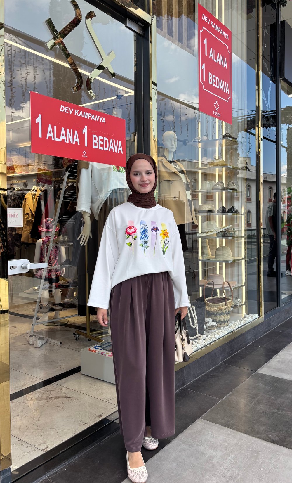 ÇİÇEK BASKILI SWEETSHIRT