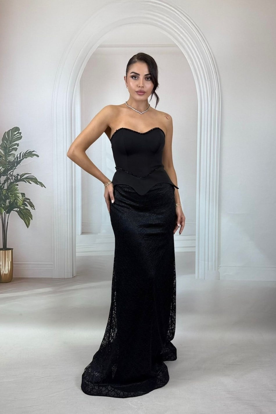 Siyah Straplez Peplum Detaylı Dantel Balık Gece Elbisesi