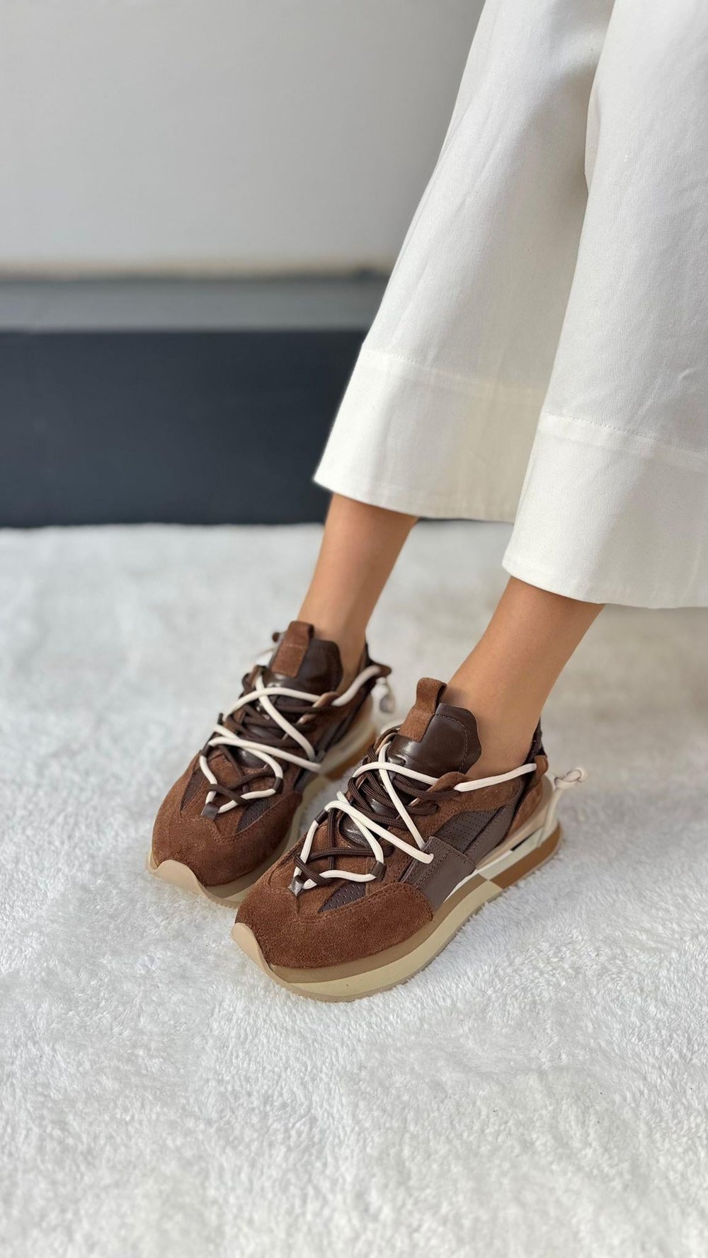 Çift Bağcık Detaylı El Yapımı %100 Hakiki  Deri Sneaker Kahverengi