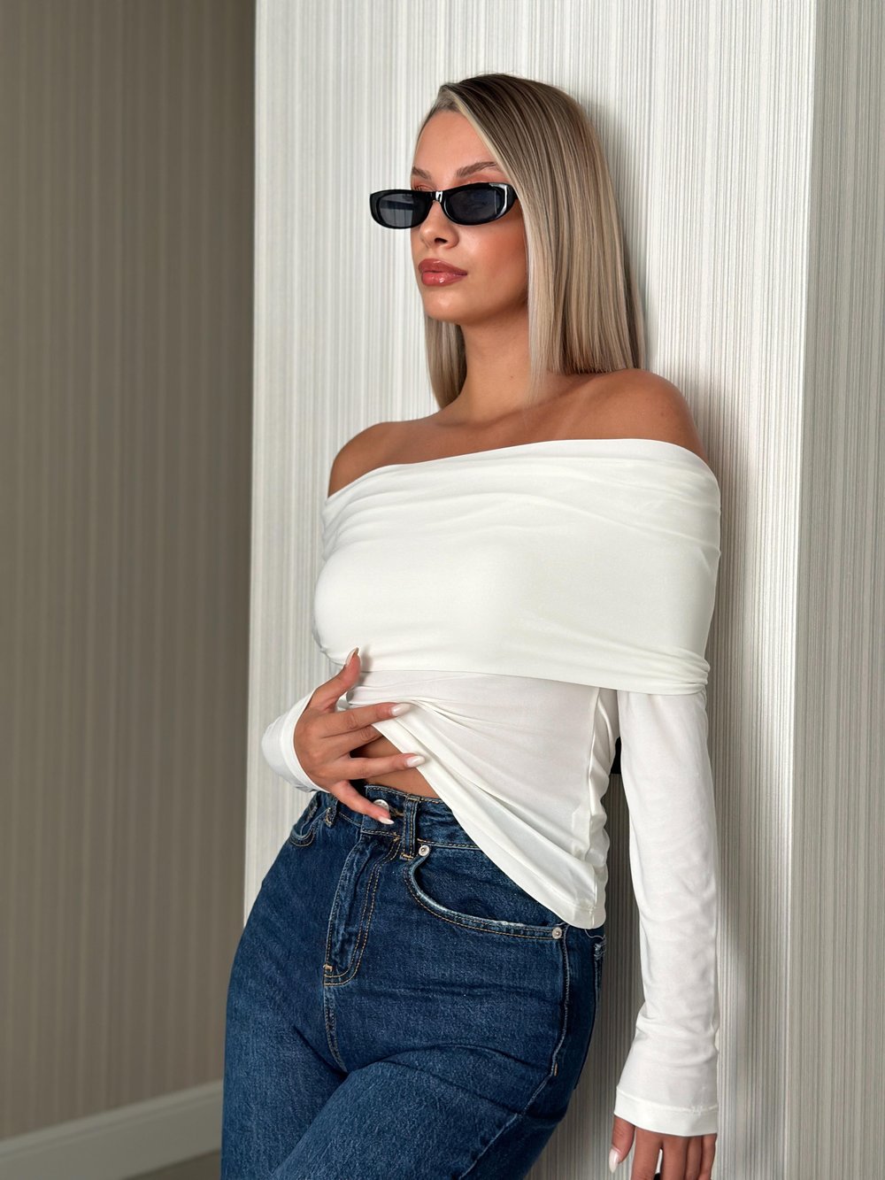 BEYAZ MADONNA YAKA BODY