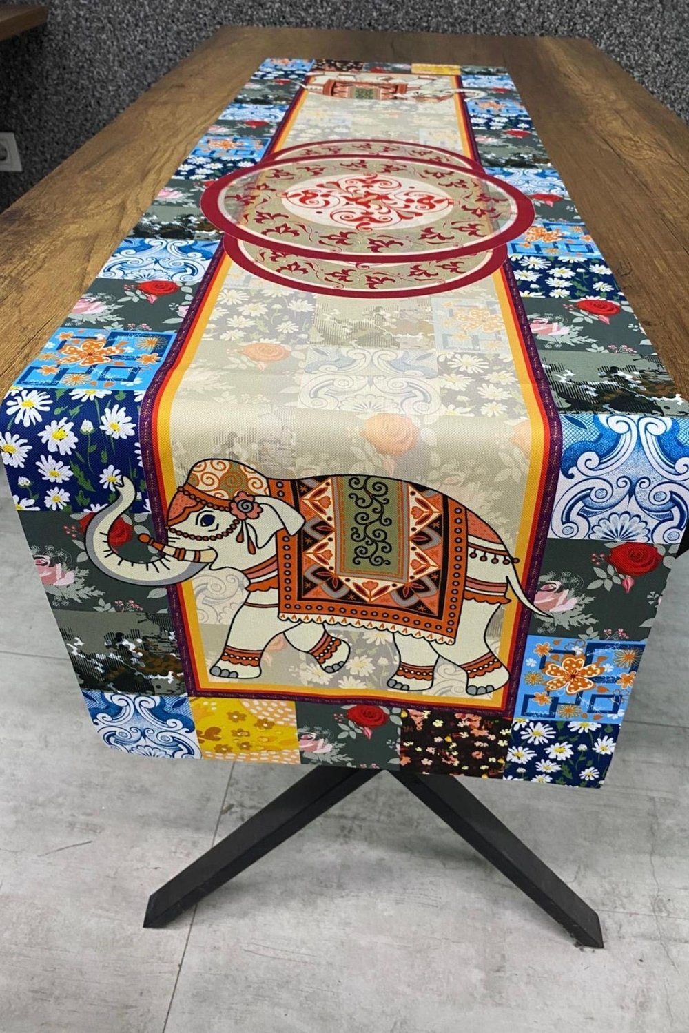Fil Figürlü Etnik Desenli Runner 40x140 Cm