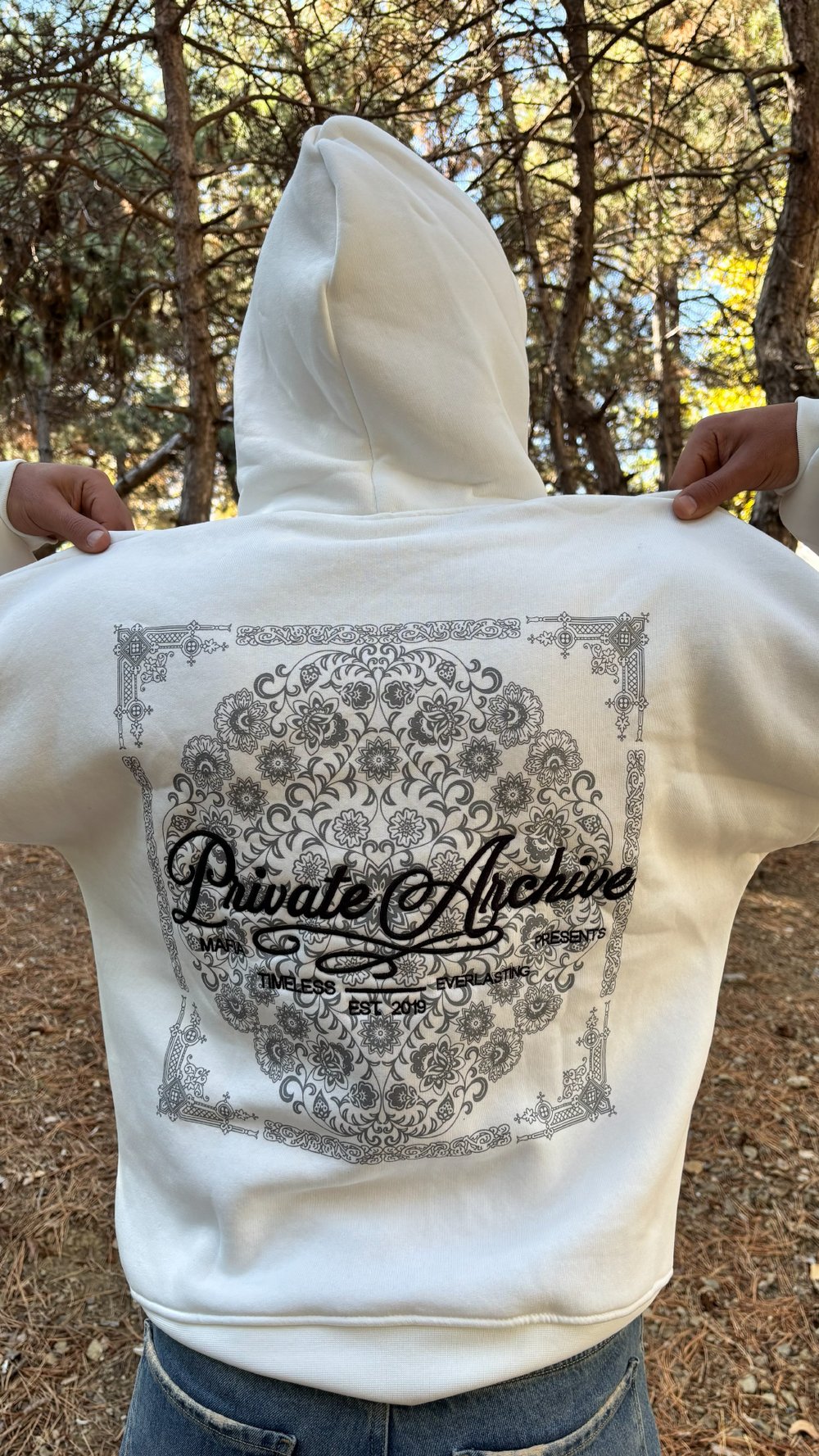 'Monochrome Memory' Beyaz Oversize Sweatshirt