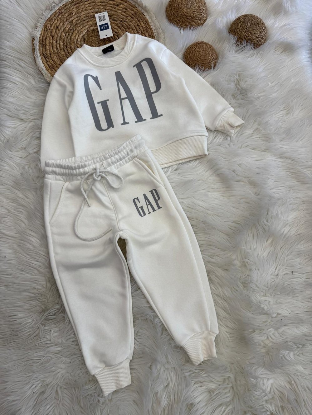 Gap Kabartma Baskılı Takım Beyaz