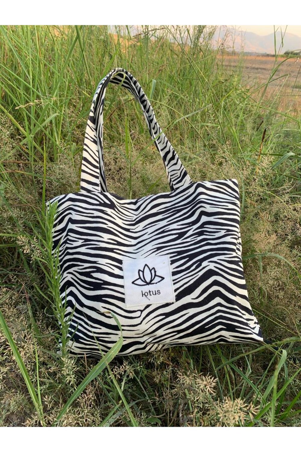 zebra desenli omuz çantası