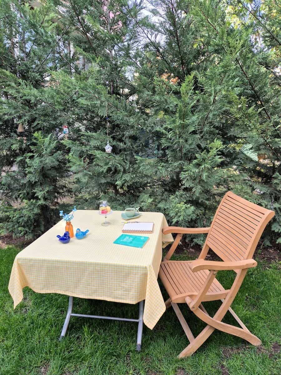 Sarı Pötikareli Kare Masa Örtüsü