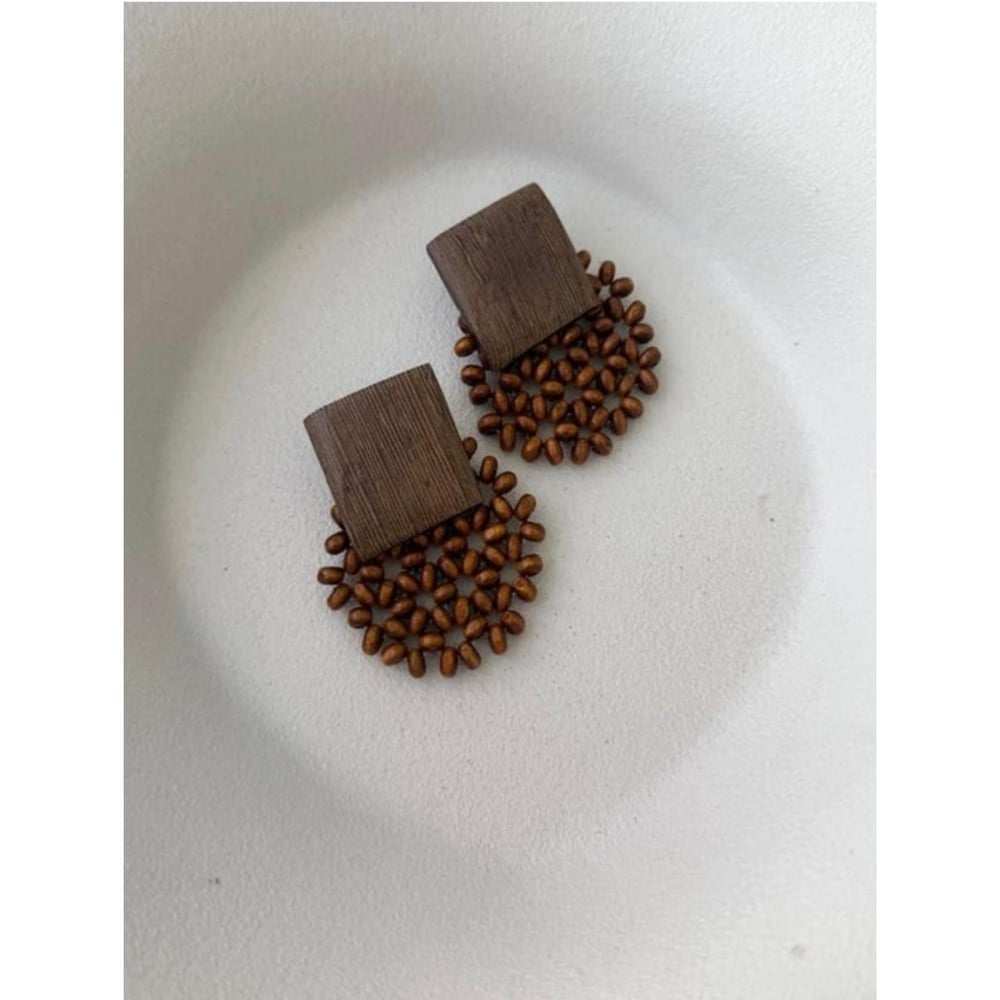 Ahşap detay mini çiçek küpe