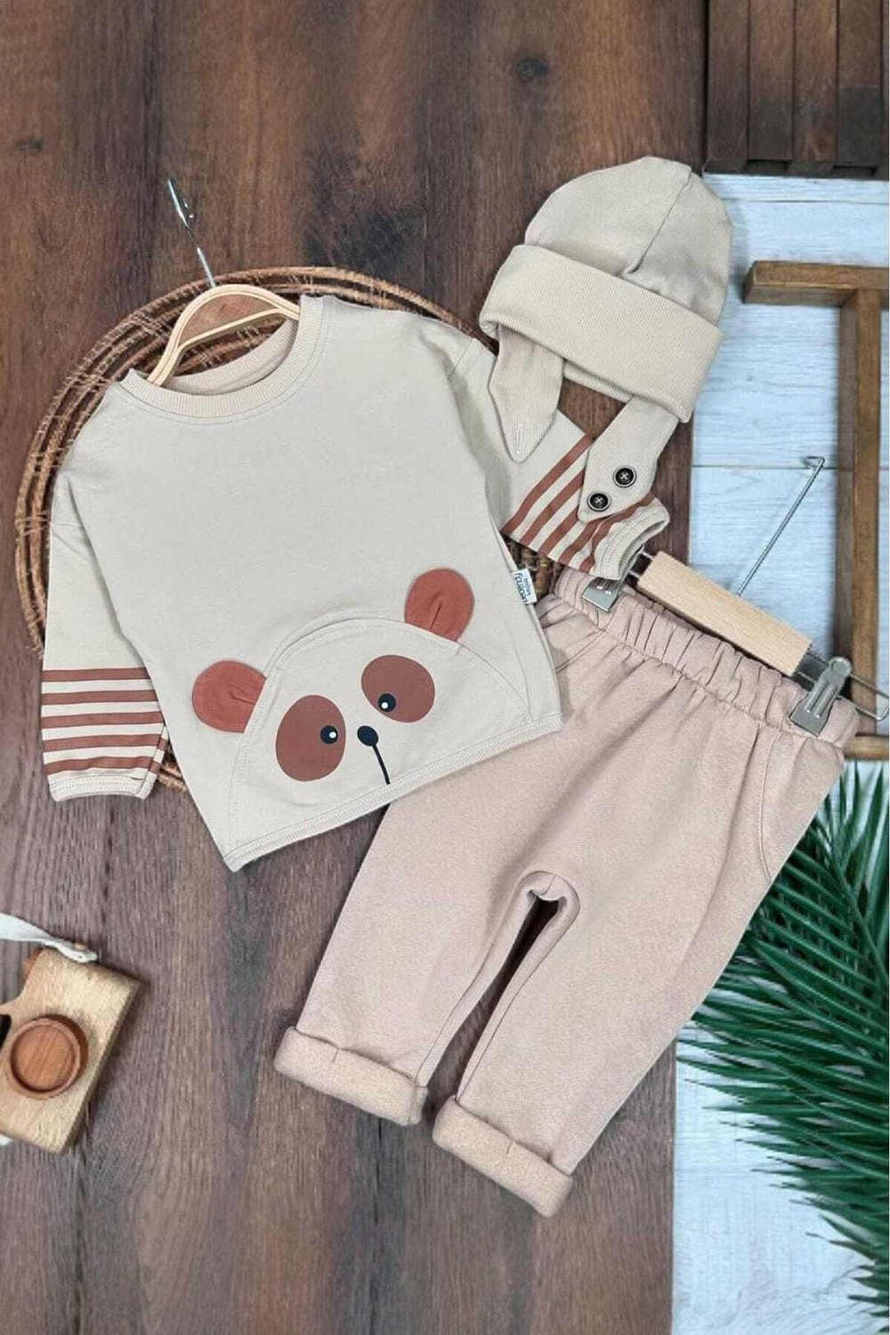 Ayıcık Baskılı Mevsimlik Şeritli Kol Detaylı Kulaklı Bere Oversize 3lü Erkek Bebek Takım Aylık