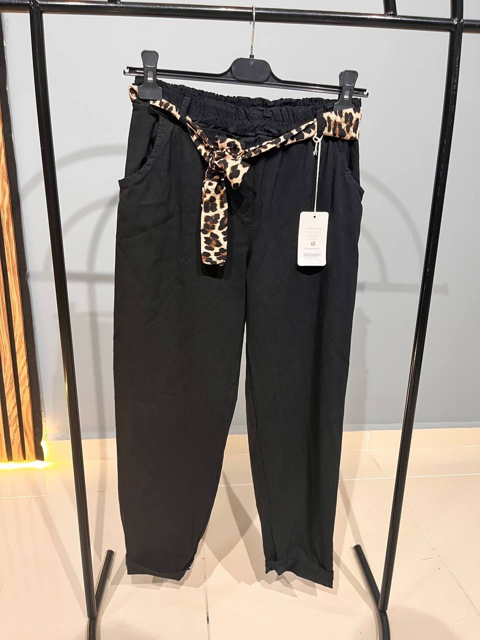 Kemer Leopar Detaylı Düz Jogger Pantolon