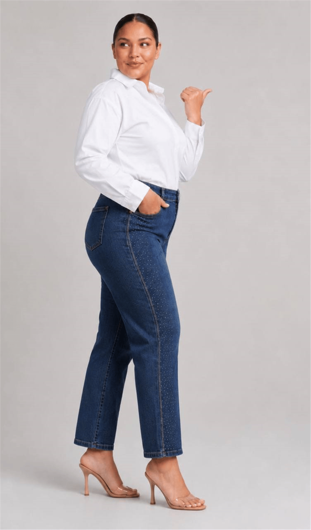 Taş Detaylı Yüksek Bel Havuç Paça Jean Pantolon